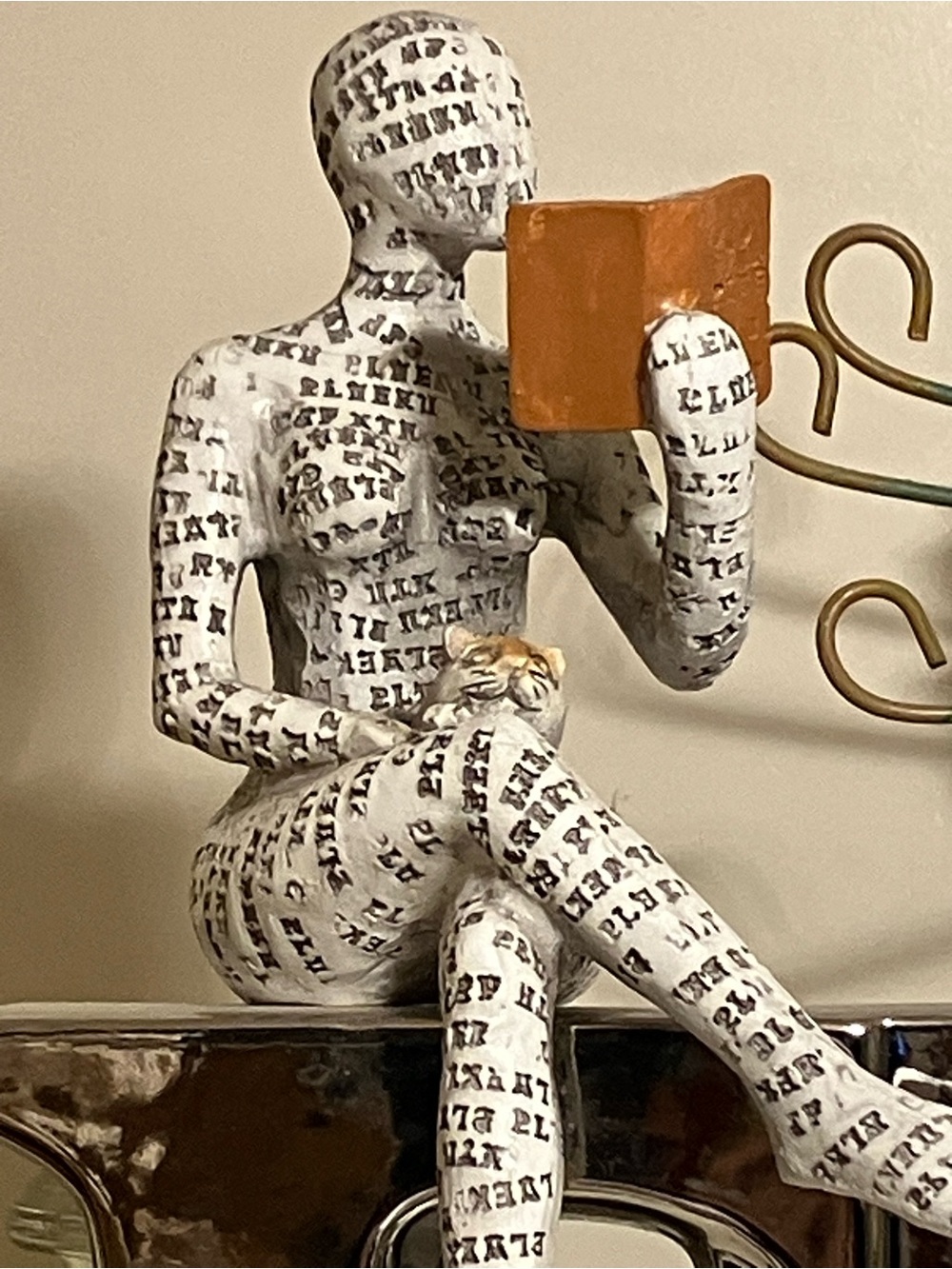 Decorative Reading Statue - White & Brown Home Art Figurine